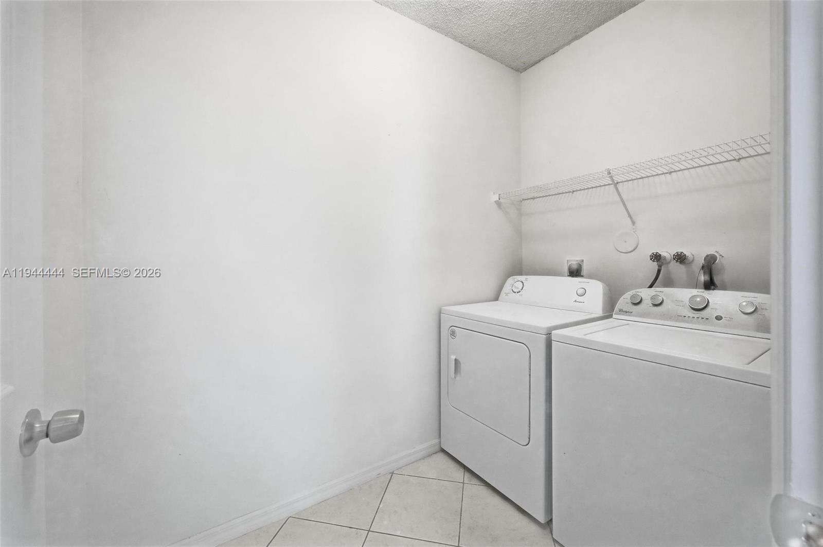 2233 Southeast 24th Place Homestead, FL 33035 - Photo 10 of 21 Laundry