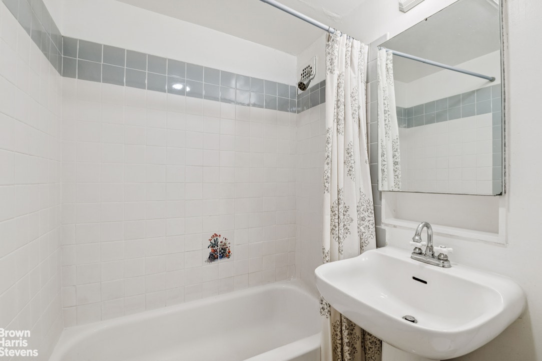 2166 Broadway, Unit 22D Manhattan, NY 10024 - Photo 9 of 11