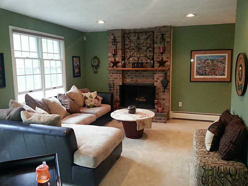 401 Potter Road North Kingstown, RI 02852 - Photo 10 of 23 Den/Family/Great Room.