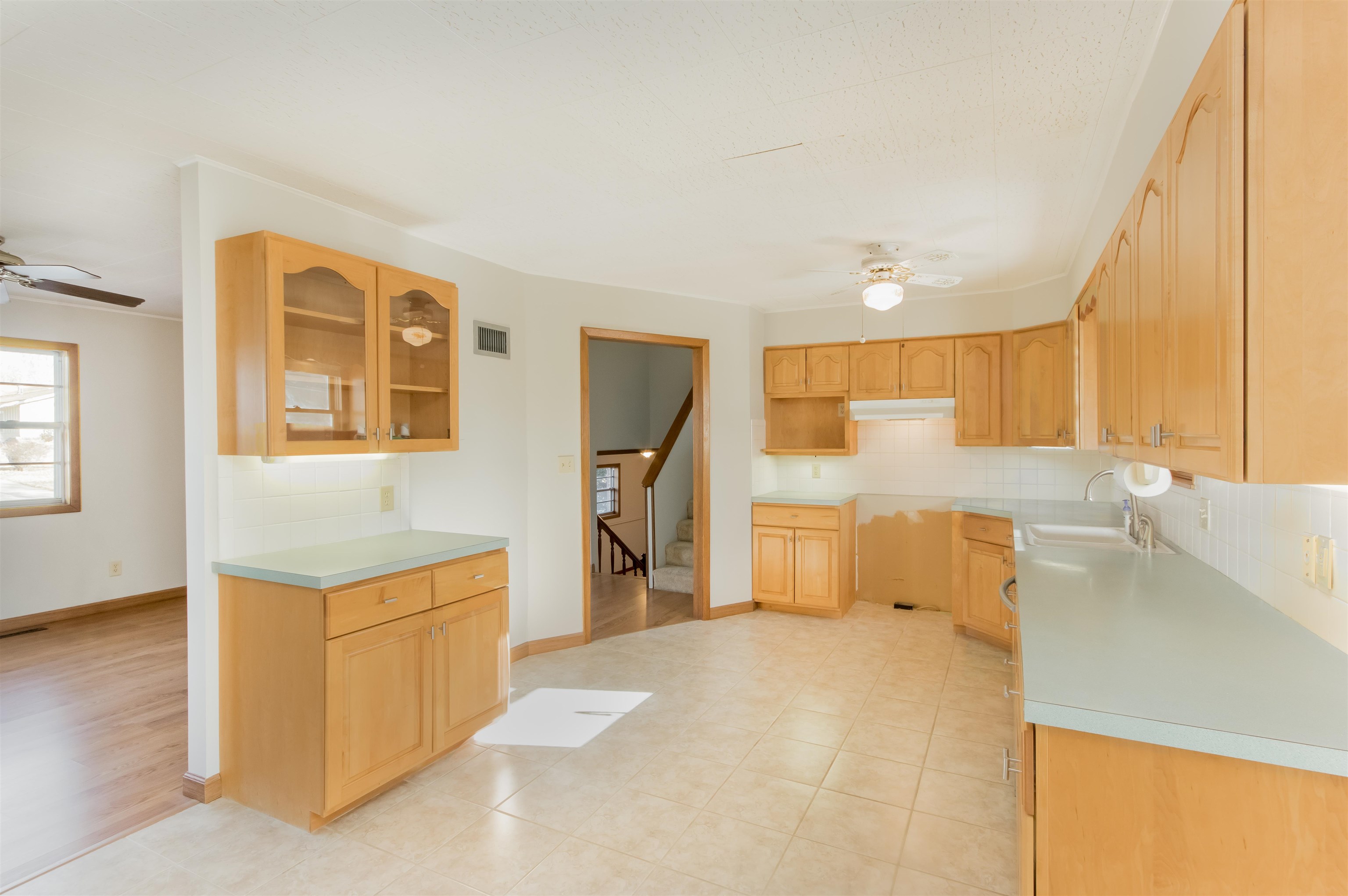 7333 Dorsey Wichita, KS 67212 - Photo 11 of 36