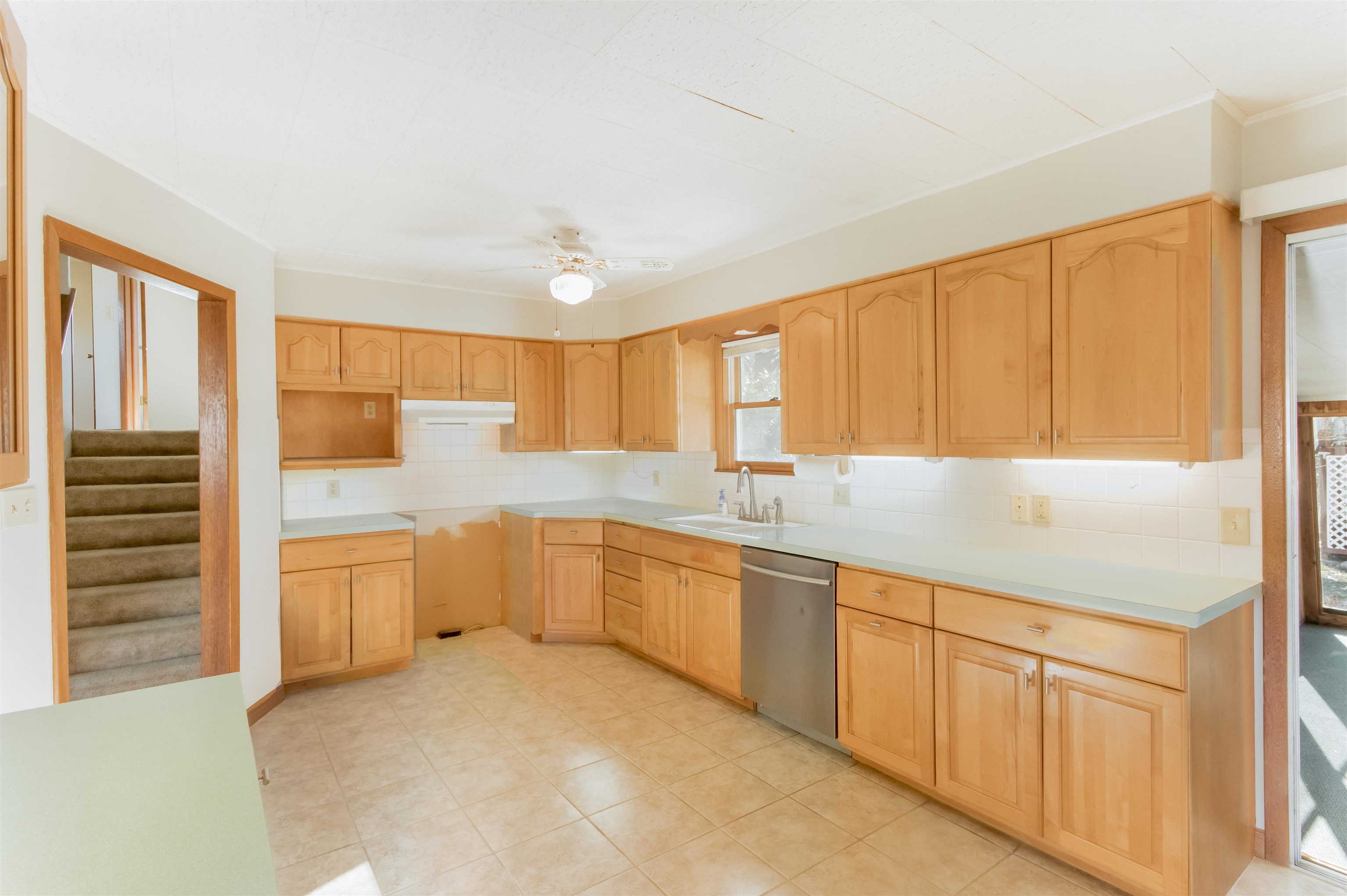 7333 Dorsey Wichita, KS 67212 - Photo 12 of 36