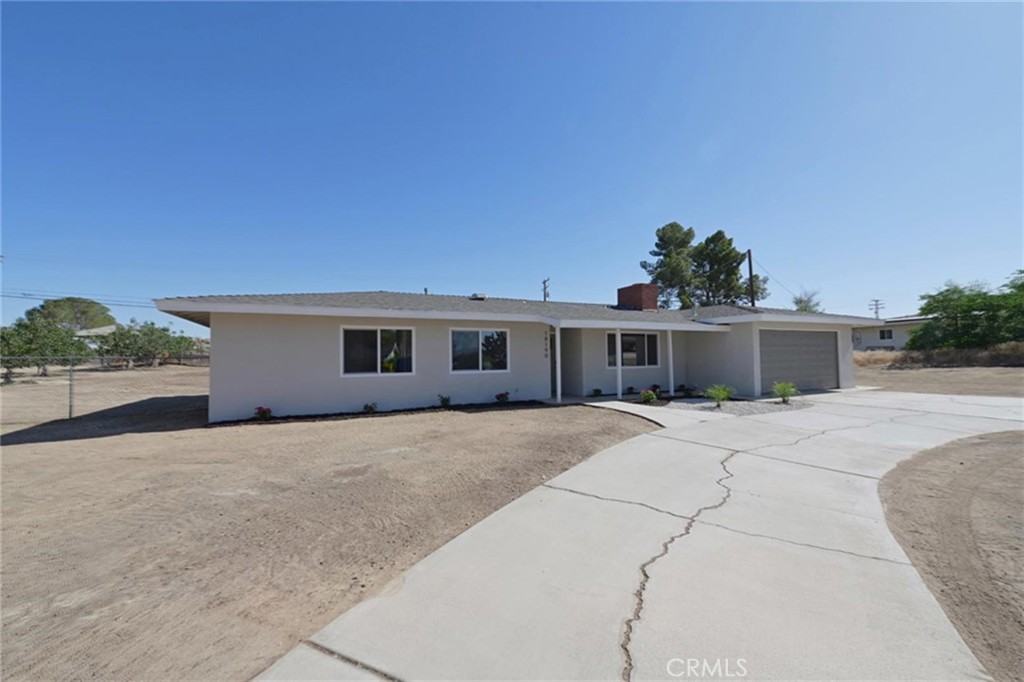 18190 Hiawatha Road Apple Valley, CA 92307 - Photo 1 of 28 Front