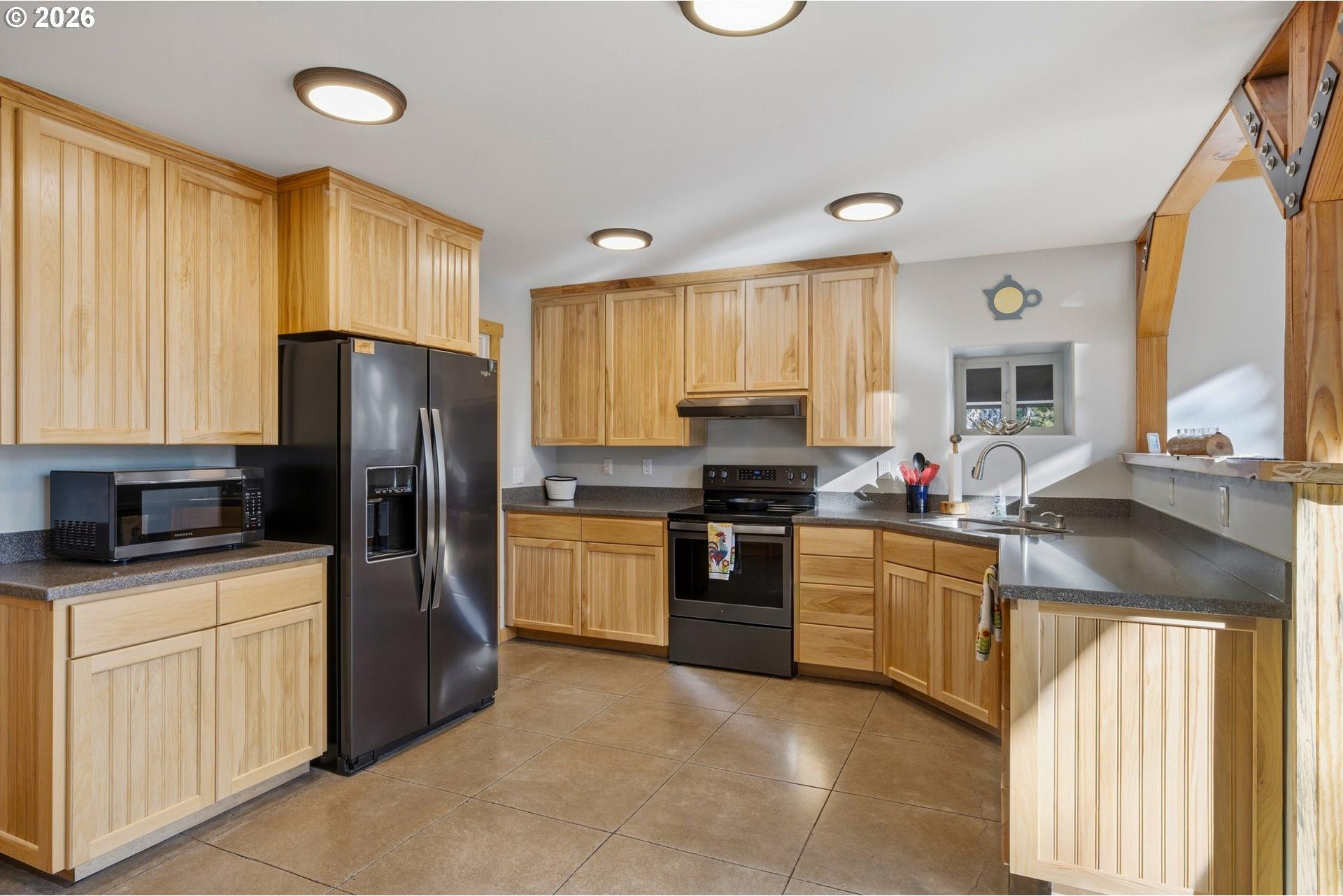 10345 Rider Court La Pine, OR 97739 - Photo 10 of 35 Kitchen