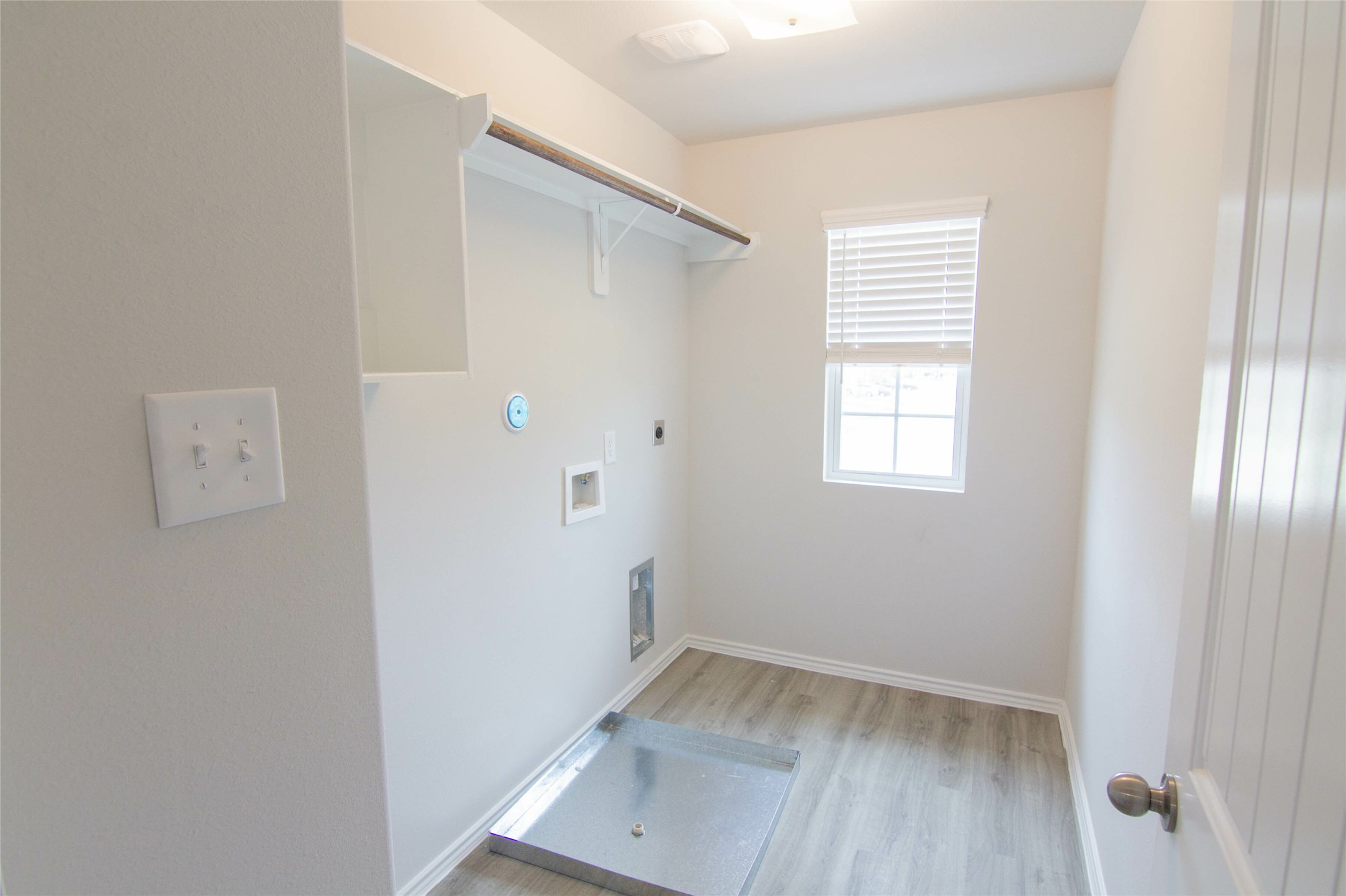 18546 Boomi Ravine Trail Katy, TX 77449 - Photo 11 of 19 Photos may be representative of the floor plan and not the exact home. Finishes, layout, and features of the actual property for lease may vary.
ined