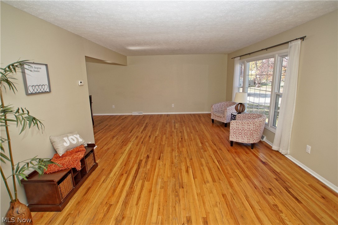 4644 West Farnhurst Road Cleveland, OH 44121 - Photo 6 of 31