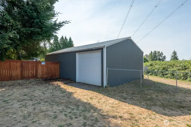 a view of a house with porch and garden