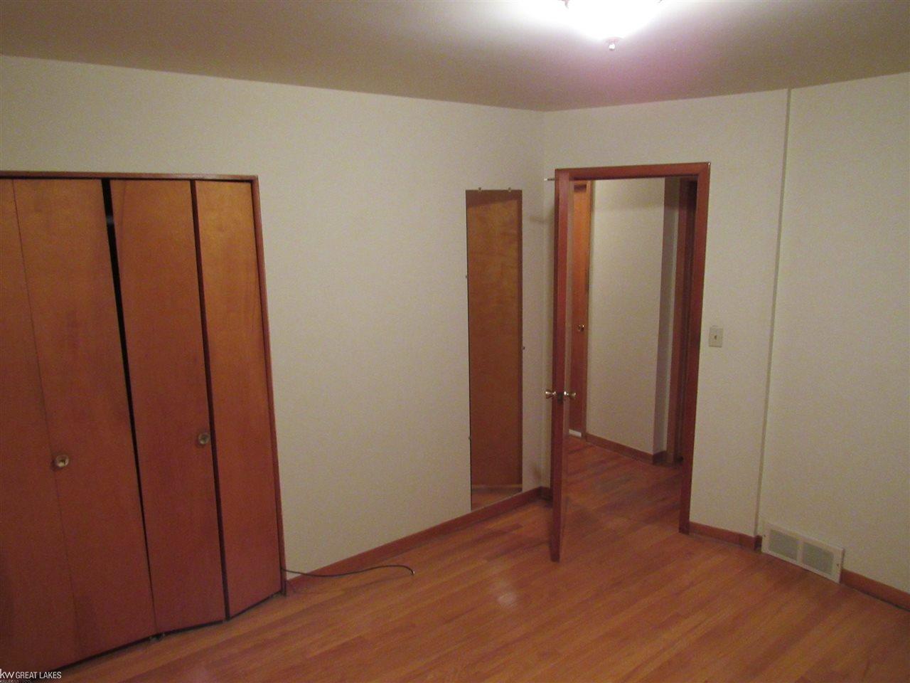 18430 Davidson Road Fraser, MI 48026 - Photo 18 of 26 31340829-17.JPG