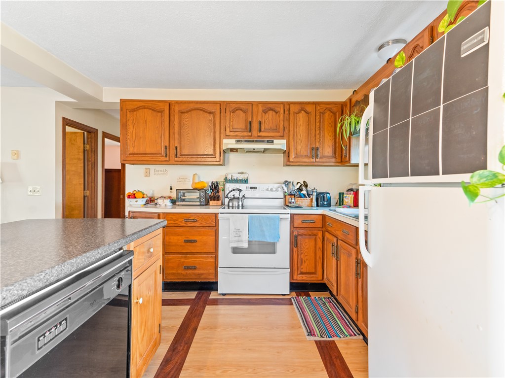 12 Boombridge Road Westerly, RI 02891 - Photo 6 of 23