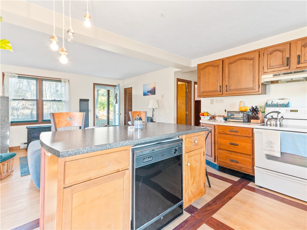 12 Boombridge Road Westerly, RI 02891 - Photo 7 of 23