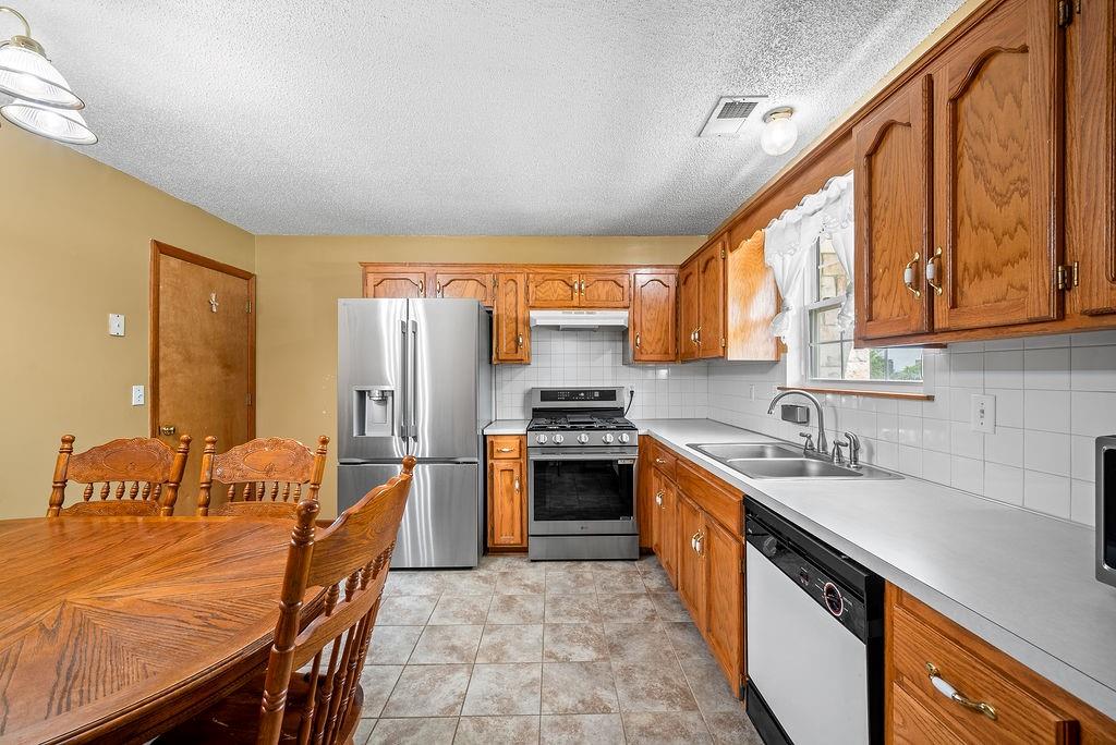 1044 Arrowhead Ridge Independence, MO 64056 - Photo 7 of 16