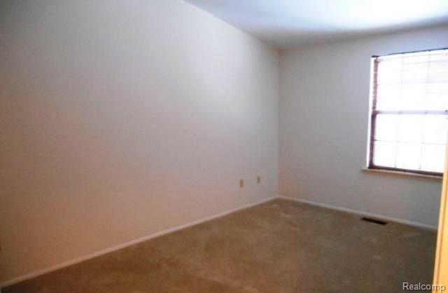 210 Pine Tree Ridge Waterford, MI 48327 - Photo 10 of 15 bedmaster.jpg