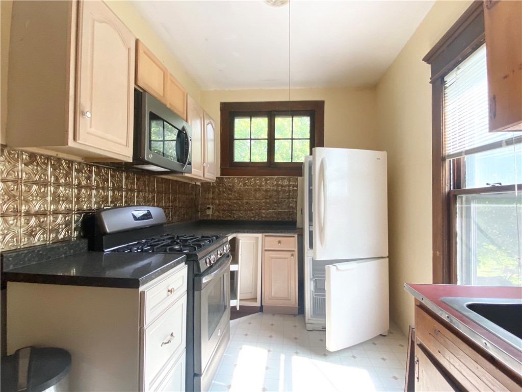 228 Genesee Street Auburn, NY 13021 - Photo 19 of 32