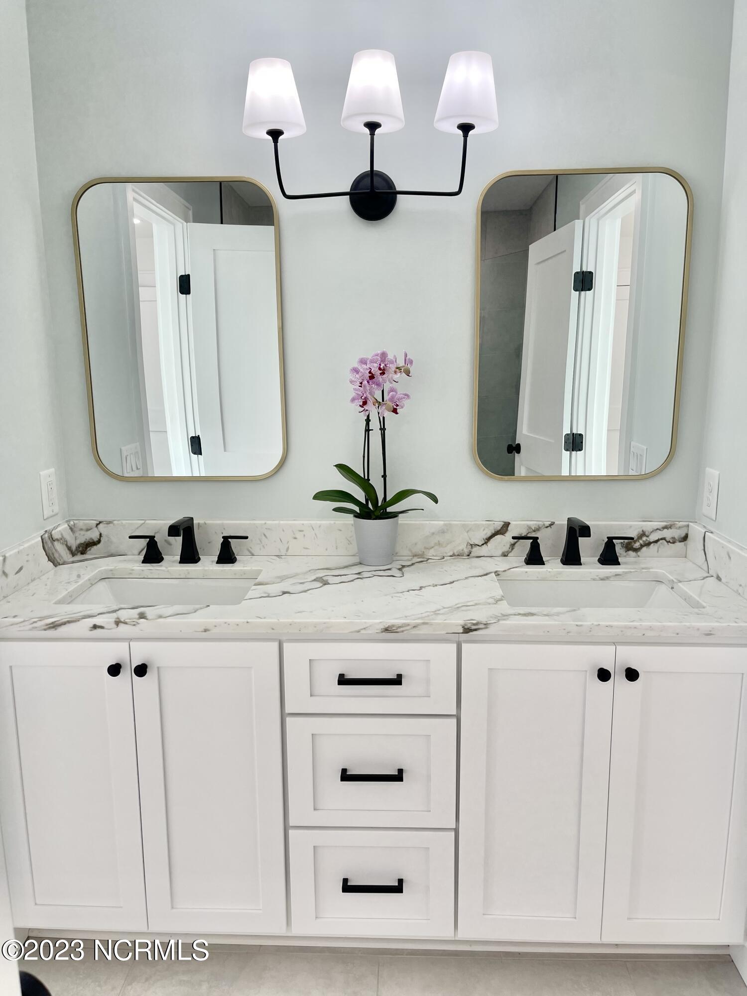 35 Braemar Road Pinehurst, NC 28374 - Photo 20 of 62 Jack n Jill bath