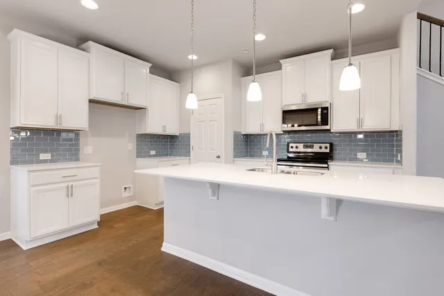 $2,550 | 3240 East Whitestone Boulevard, Unit 18, Cedar Park, TX 78613