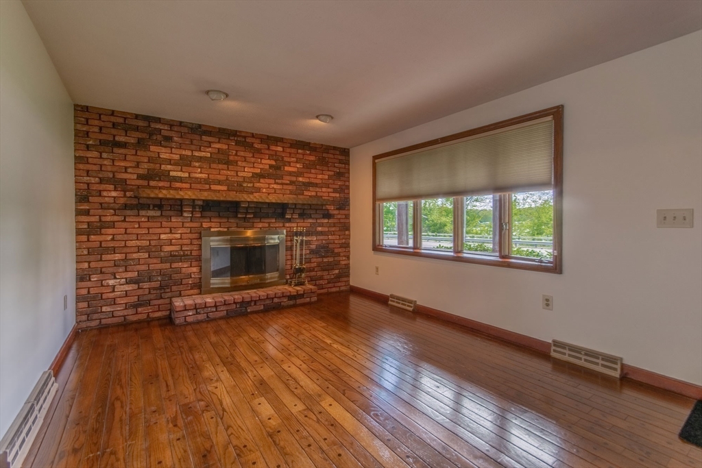 629 River Road Agawam, MA 01001 - Photo 7 of 36