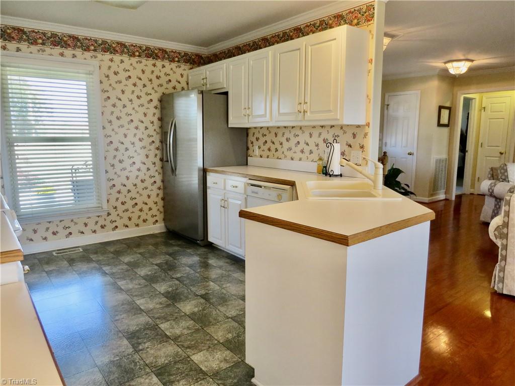 3016 Iron Works Road Reidsville, NC 27320 - Photo 5 of 50 Kitchen