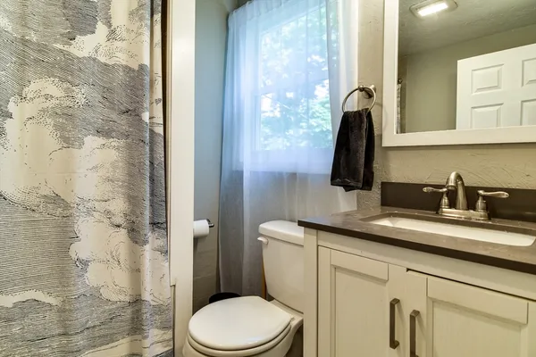 $3,750 | 846 Front Street, Unit 1, Weymouth, MA 02190