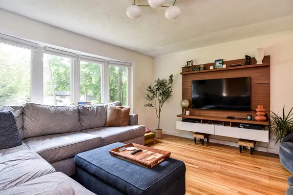 $3,750 | 846 Front Street, Unit 1, Weymouth, MA 02190