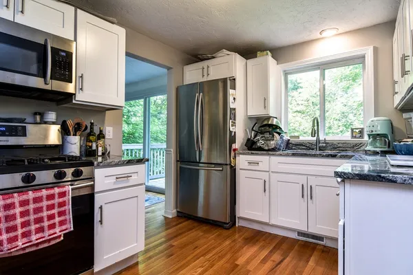 $3,750 | 846 Front Street, Unit 1, Weymouth, MA 02190