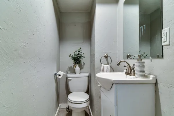 $3,750 | 846 Front Street, Unit 1, Weymouth, MA 02190