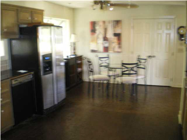 166 Butler Drive Ridgeland, MS 39157 - Photo 12 of 25 Kitchen eating area