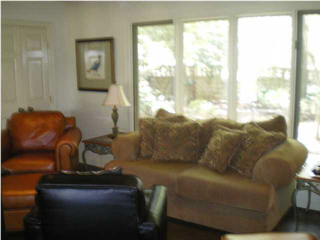 166 Butler Drive Ridgeland, MS 39157 - Photo 9 of 25 Den/tv room/ over looking backyard