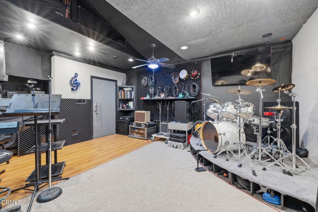 13934 Aztec Street Sylmar, CA 91342 - Photo 37 of 41 a view of a room with gym equipment
