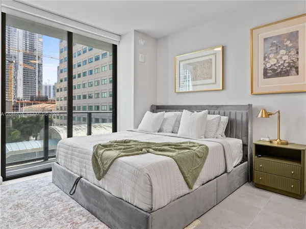 $4,000 | 121 Northeast 5th Street, Unit 504, Miami, FL 33132