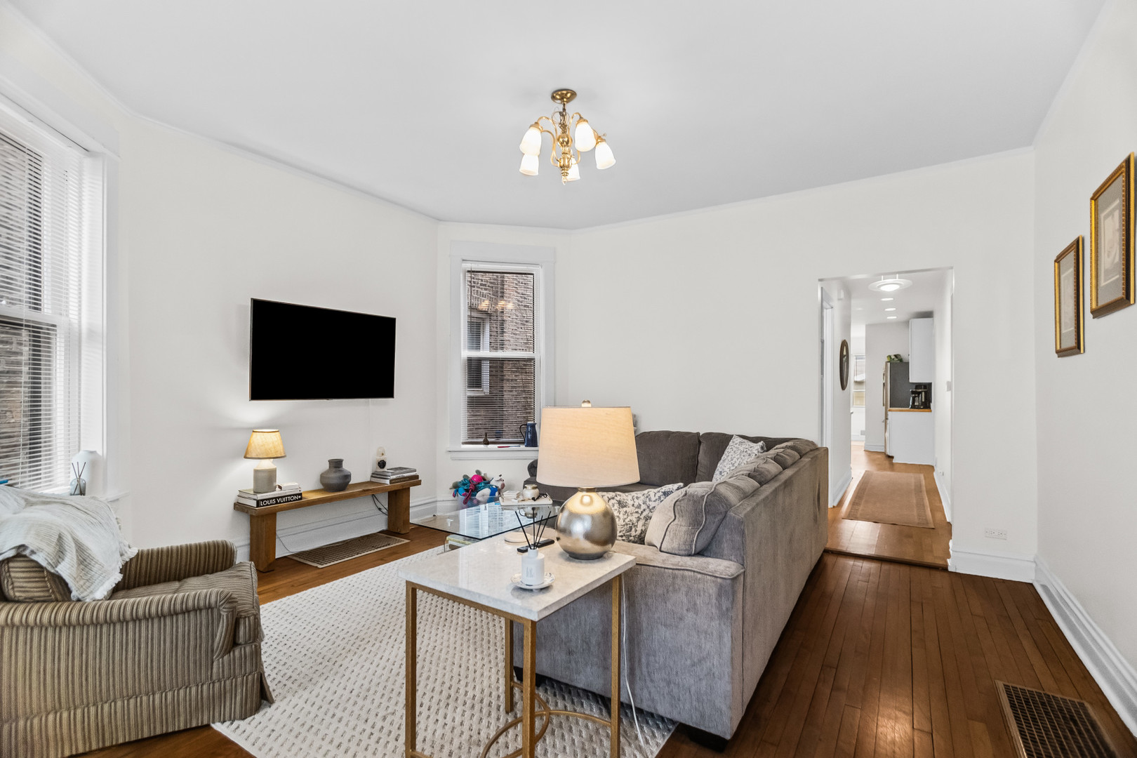 3732 North Racine Avenue Chicago, IL 60613 - Photo 5 of 30 Gallery Image 5
