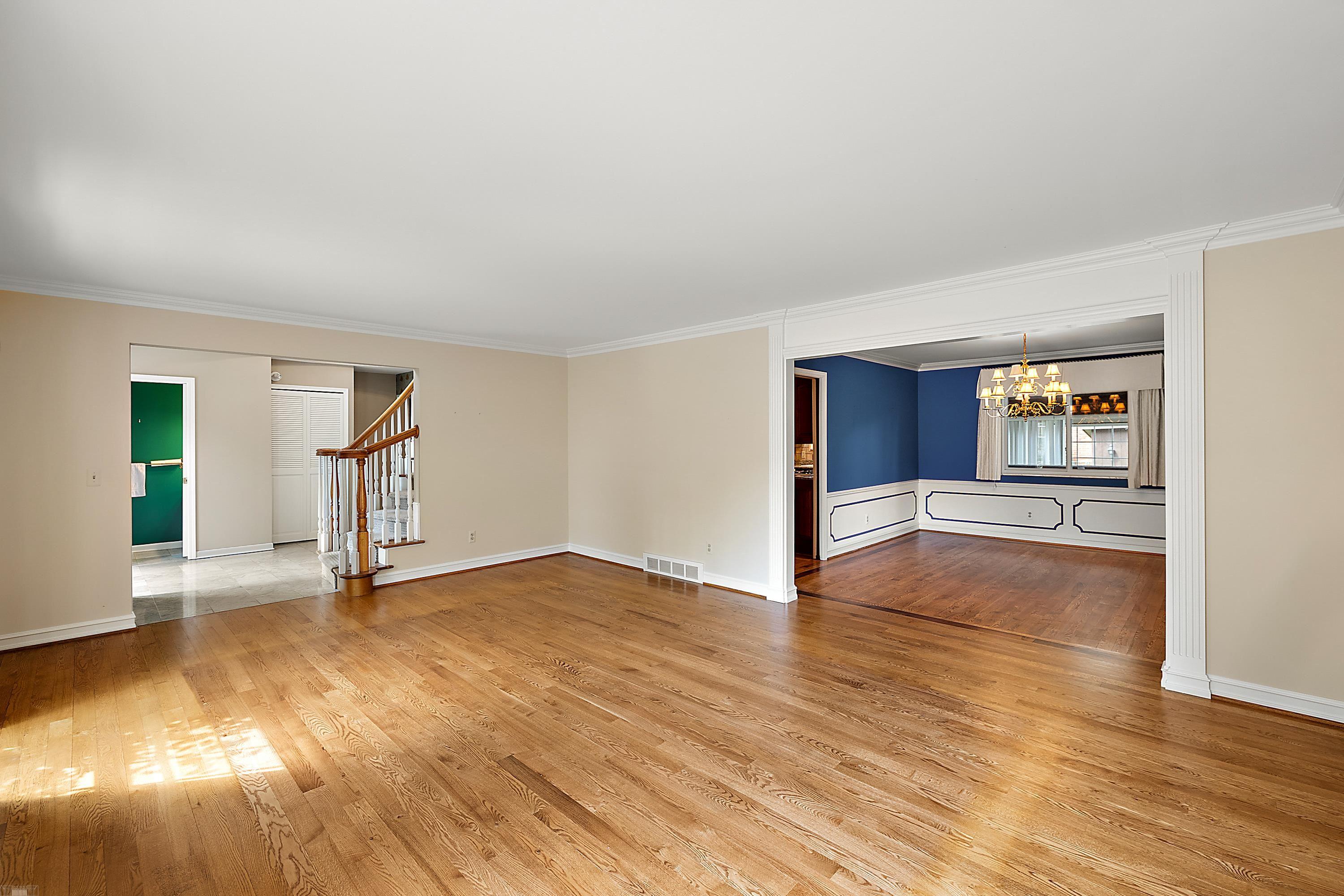 656 Canterbury Road Grosse Pointe, MI 48236 - Photo 13 of 77 50151523-04be1ae2-4c50-4f2f-ba27-b677d63182bf.JPG
