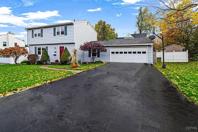 $379,900 | 2 Gateshead Road, New Hartford, NY 13413