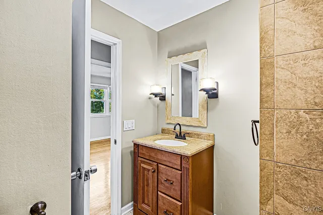 $379,900 | 2 Gateshead Road, New Hartford, NY 13413