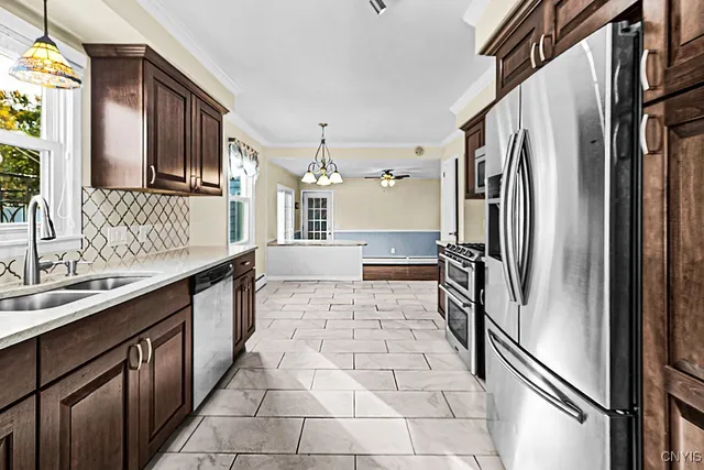 $379,900 | 2 Gateshead Road, New Hartford, NY 13413