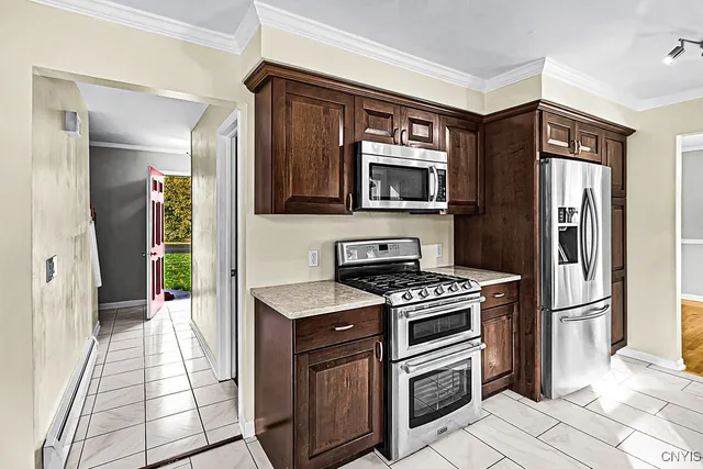 $379,900 | 2 Gateshead Road, New Hartford, NY 13413