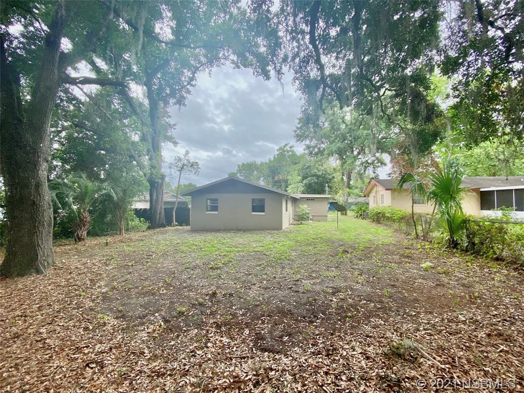 205 West Division Street DeLand, FL 32720 - Photo 3 of 15 a house view with backyard space