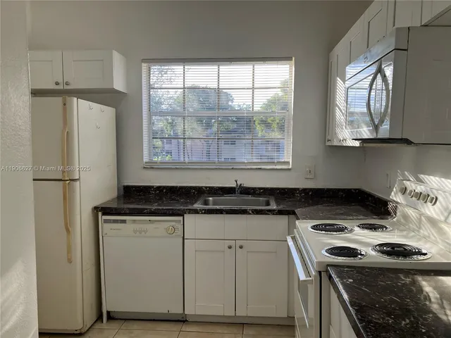 $2,050 | 601 Cypress Lake Boulevard, Unit H14, Deerfield Beach, FL 33064