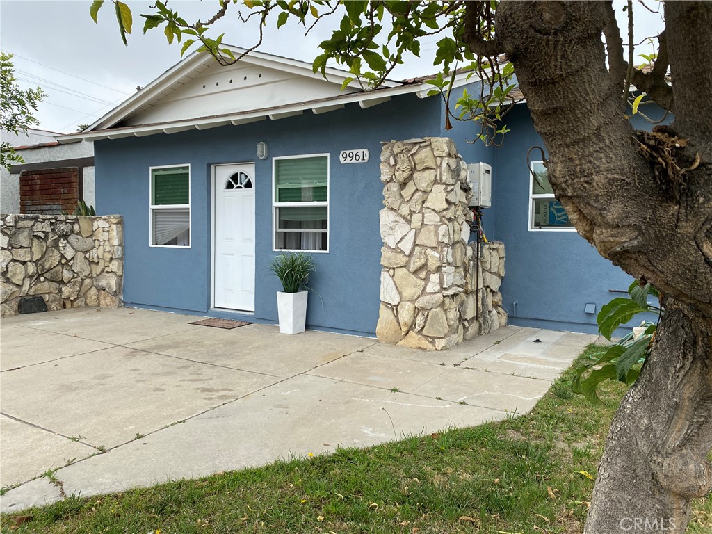 9961 Richeon Avenue Downey, CA 90240 - Photo 2 of 3