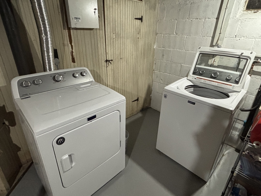 253 Gillette Avenue Springfield, MA 01118 - Photo 15 of 26 a utility room with dryer and washer