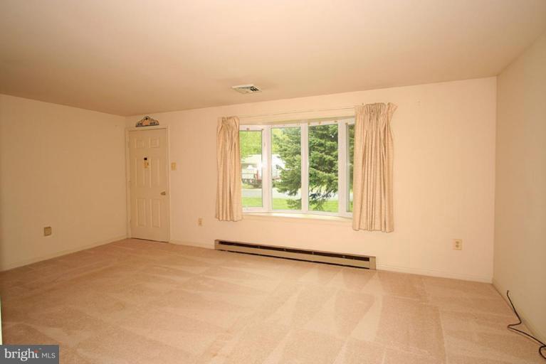 1332 Calvert Road Chester, MD 21619 - Photo 6 of 17 Living Room