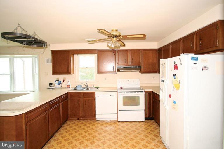 1332 Calvert Road Chester, MD 21619 - Photo 10 of 17 Kitchen