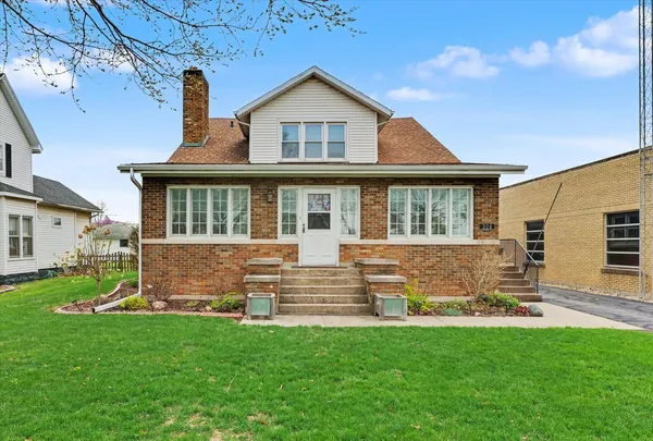 $364,000 | 324 South Sangamon Avenue, Gibson City, IL 60936