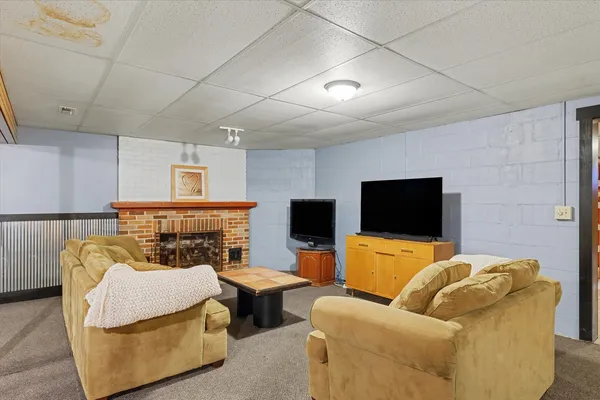 $364,000 | 324 South Sangamon Avenue, Gibson City, IL 60936