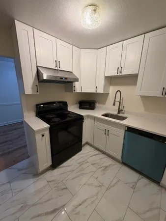 $2,400 | 4 Brook Road, Unit 5, Salem, NH 03079
