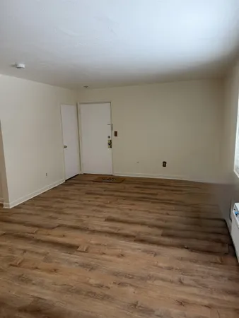 $2,400 | 4 Brook Road, Unit 5, Salem, NH 03079