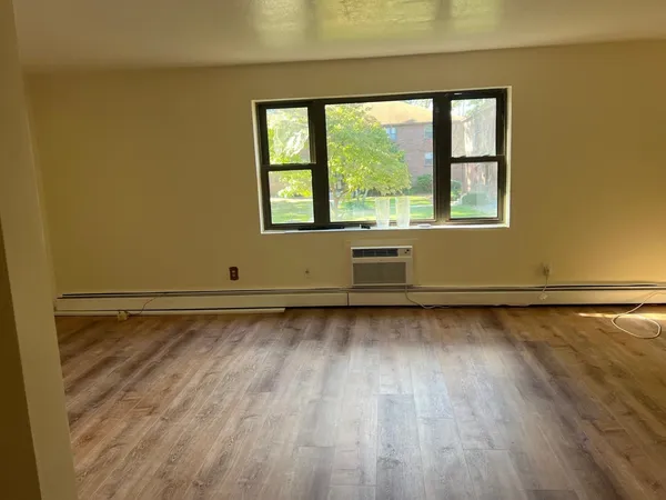 $2,400 | 4 Brook Road, Unit 5, Salem, NH 03079