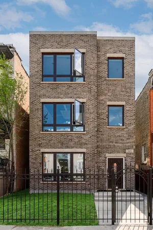 $899,000 | 3031 West Warren Boulevard, Chicago, IL 60612