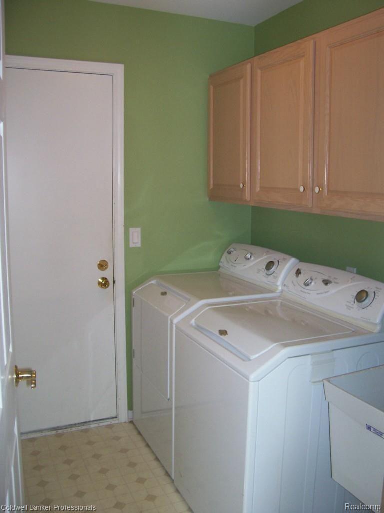 5874 Dawn Ridge Drive Troy, MI 48098 - Photo 14 of 16 102_7037.jpg