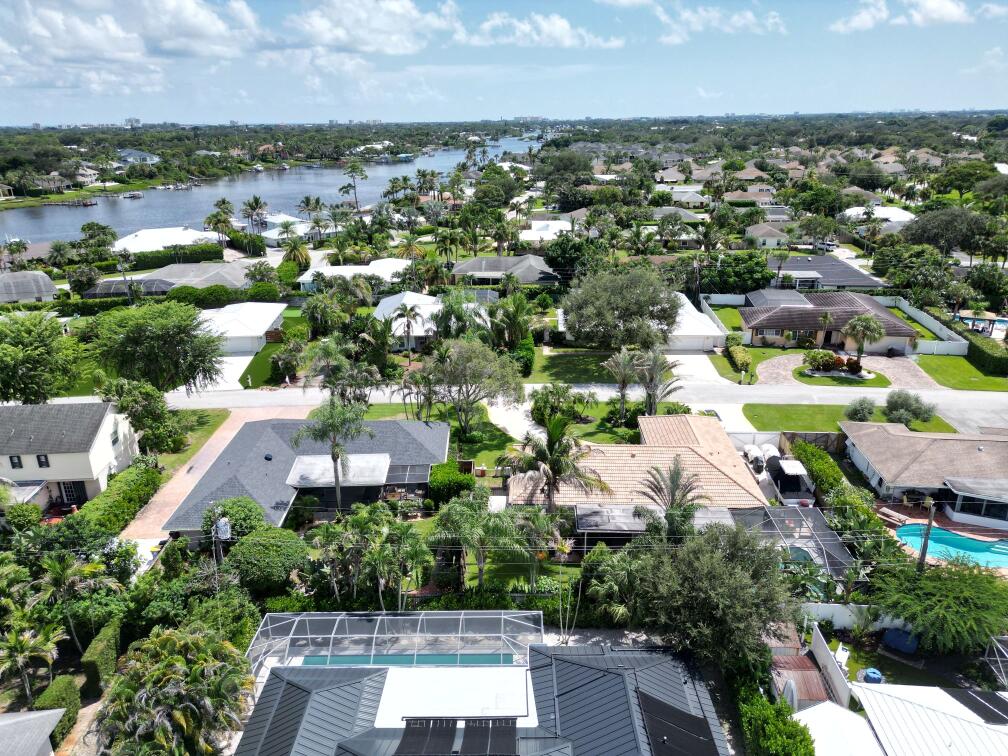 7 Southeast Paddock Circle Jupiter, FL 33469 - Photo 31 of 32 Aerial