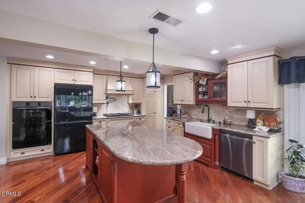 $1,050,000 | 20530 Lisa Gail Drive, Santa Clarita, CA 91350