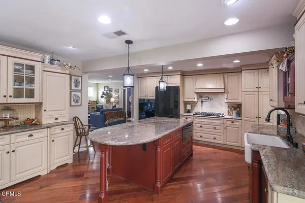 $1,050,000 | 20530 Lisa Gail Drive, Santa Clarita, CA 91350